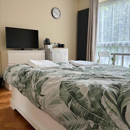 Wembley Stadium Large Double Room London Bagian luar foto
