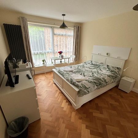 Wembley Stadium Large Double Room London Bagian luar foto