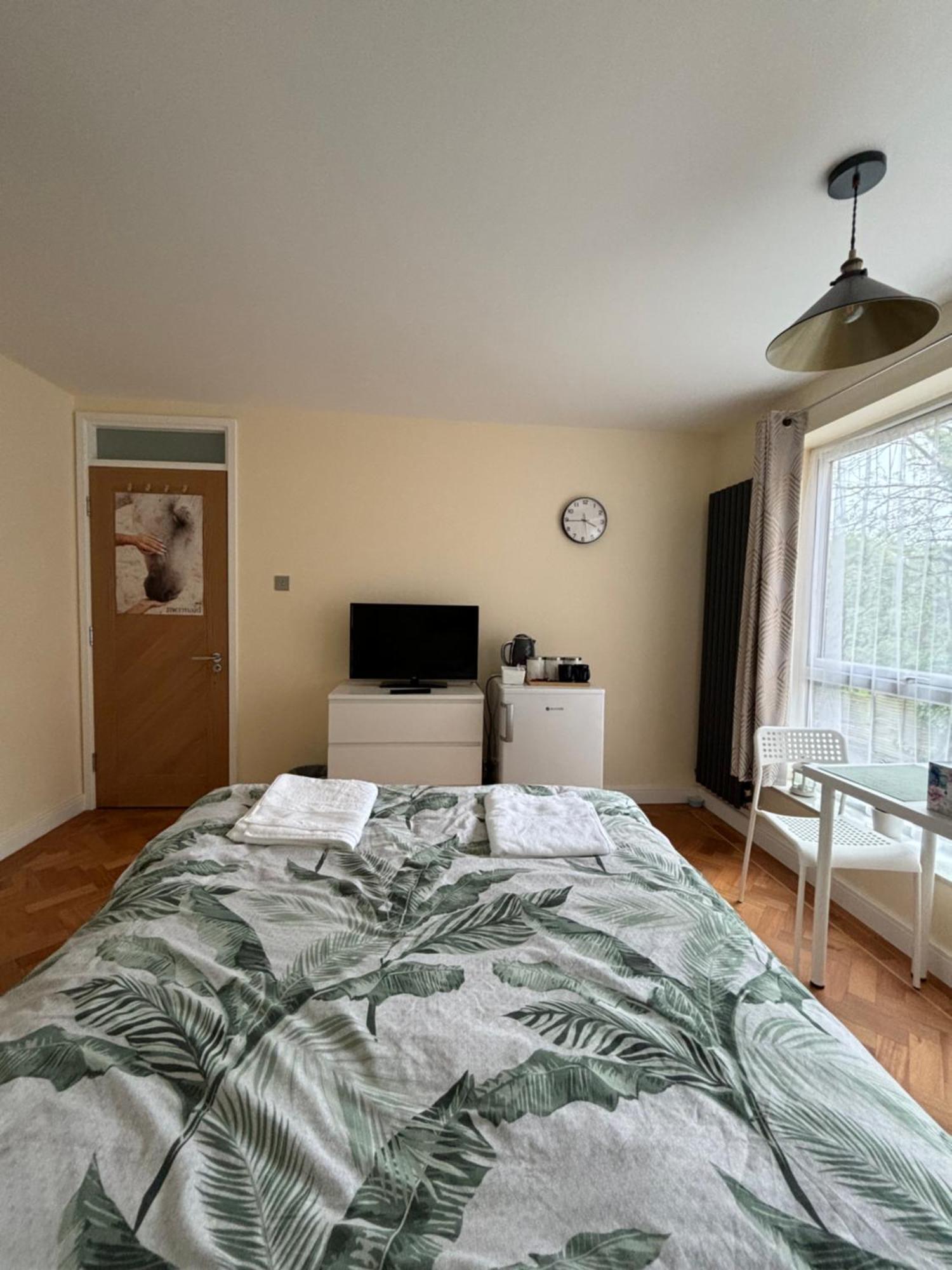 Wembley Stadium Large Double Room London Bagian luar foto