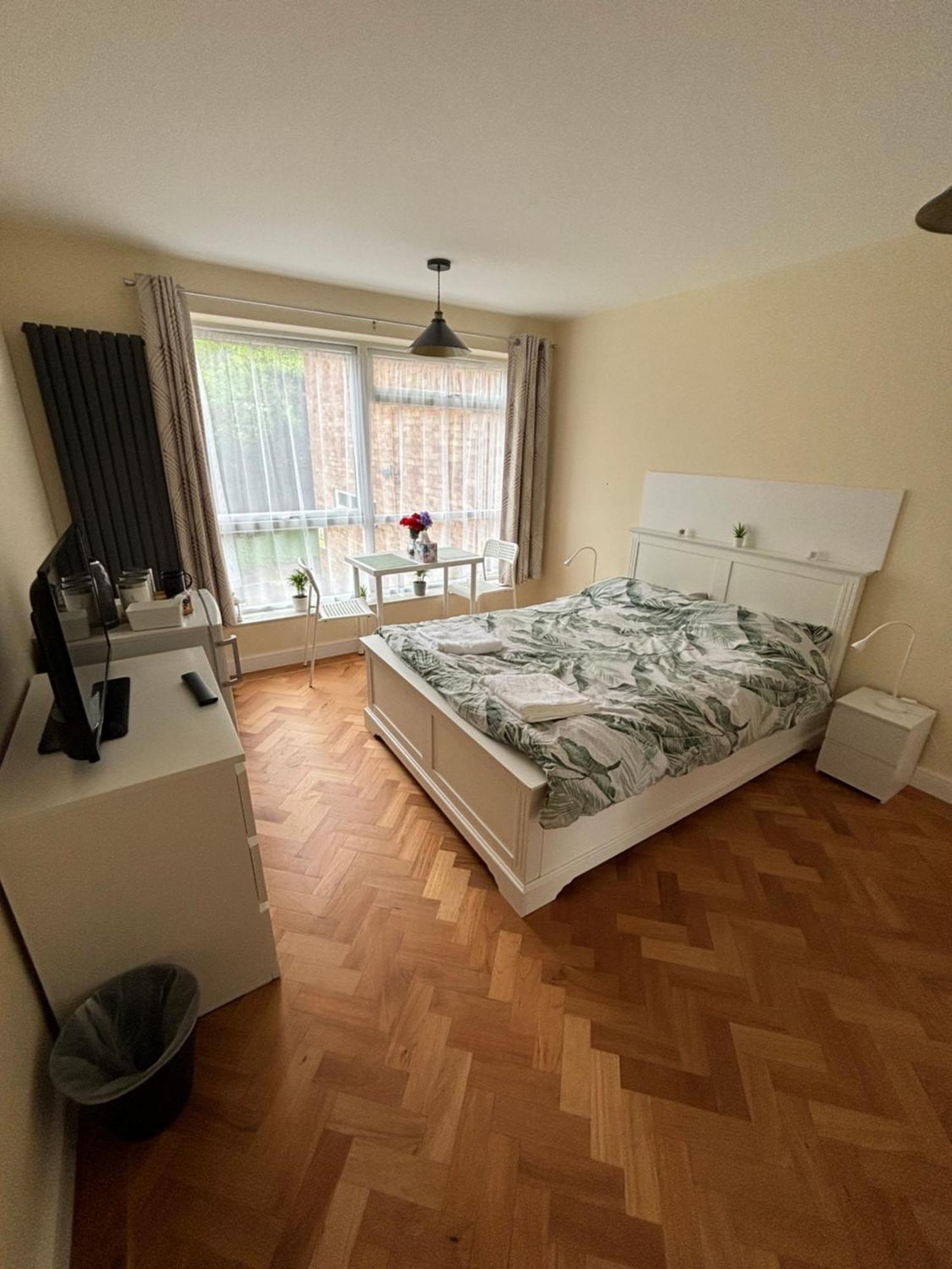 Wembley Stadium Large Double Room London Bagian luar foto