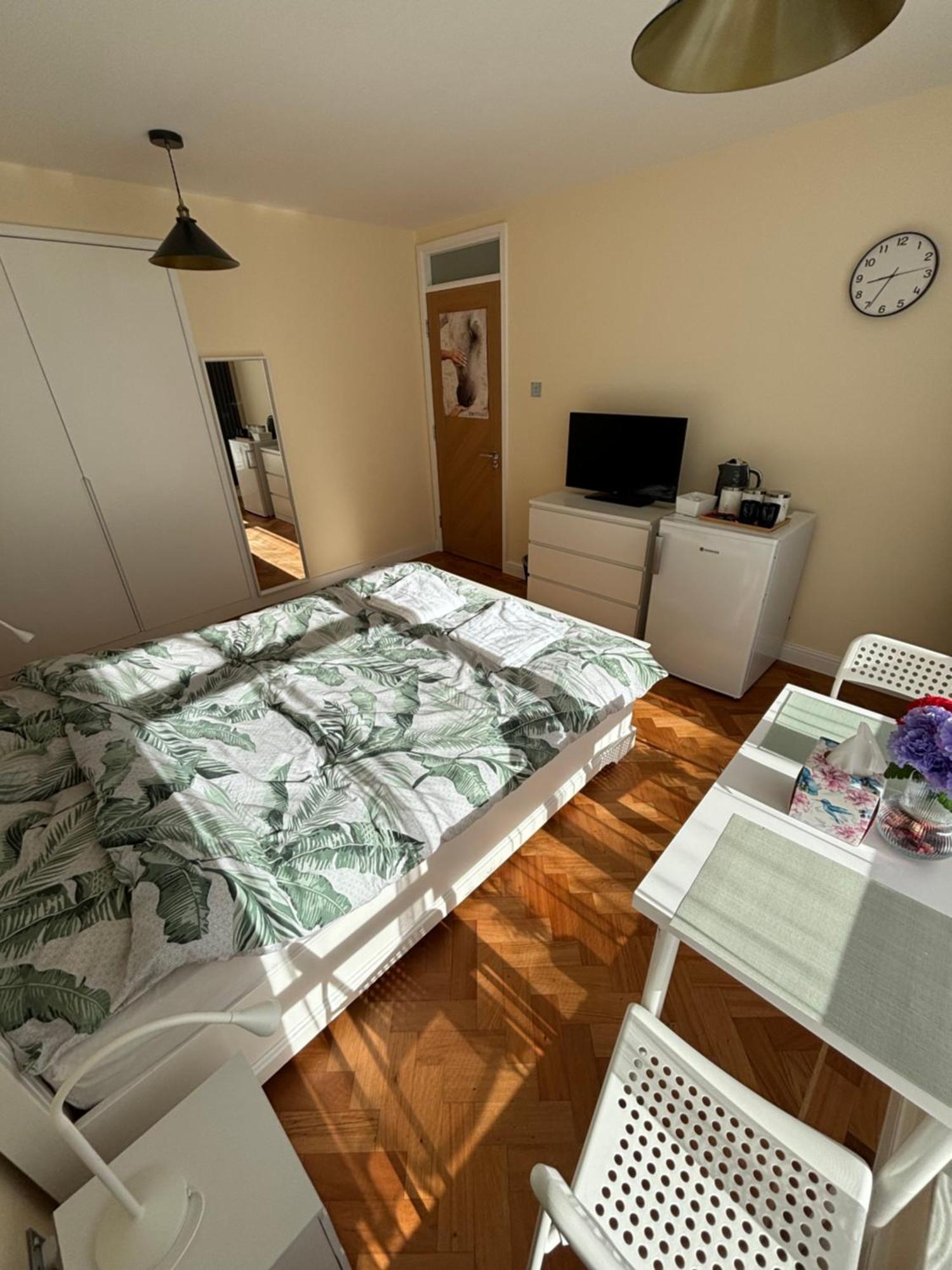 Wembley Stadium Large Double Room London Bagian luar foto
